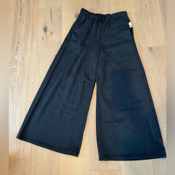 Adidas. Extra wide leg sweat pants. Size S. Dark grey. Elastic waistband. - Picture 2 of 4